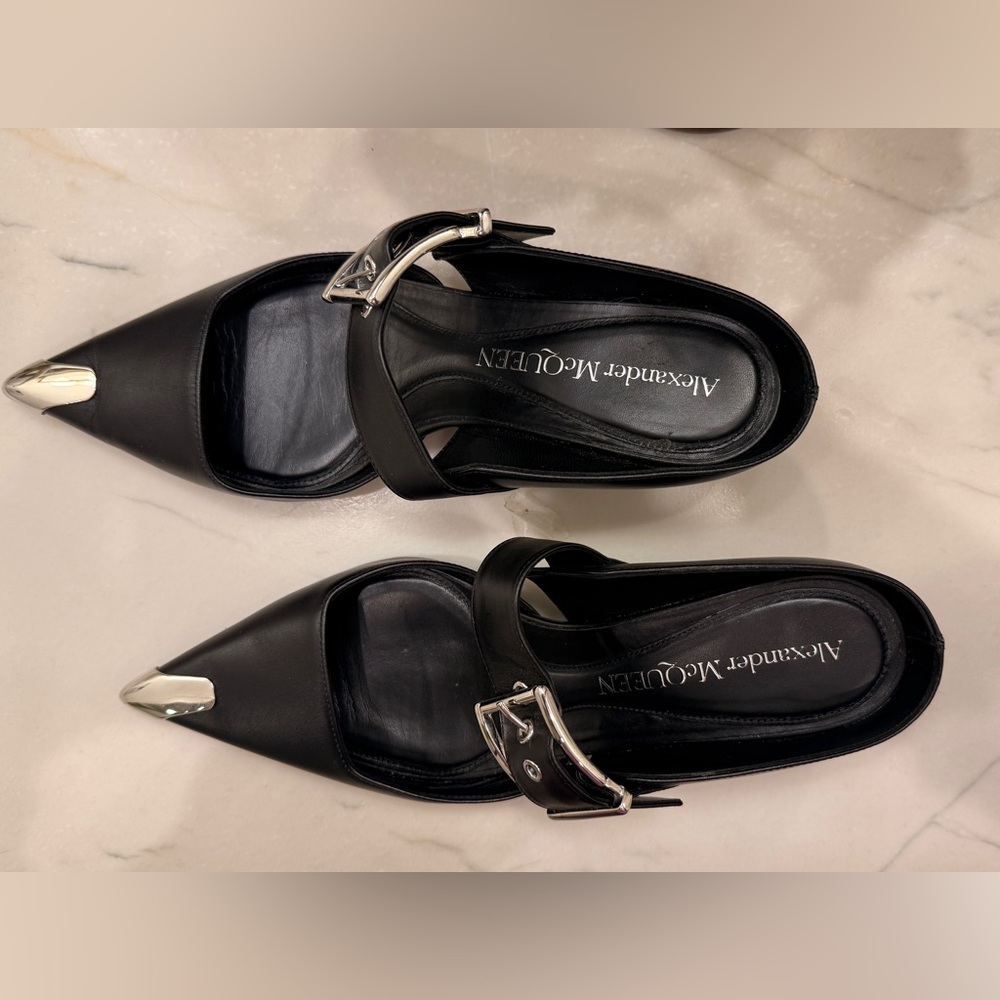 Alexander McQueen Black Kitten Heel Shoes - Picture 4 of 13